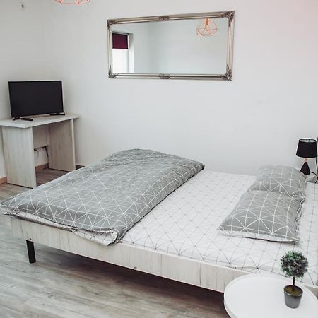 Gilău Casa Ryana Self Check-Inモーテル エクステリア 写真
