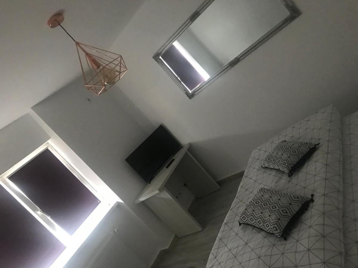 Gilău Casa Ryana Self Check-Inモーテル エクステリア 写真