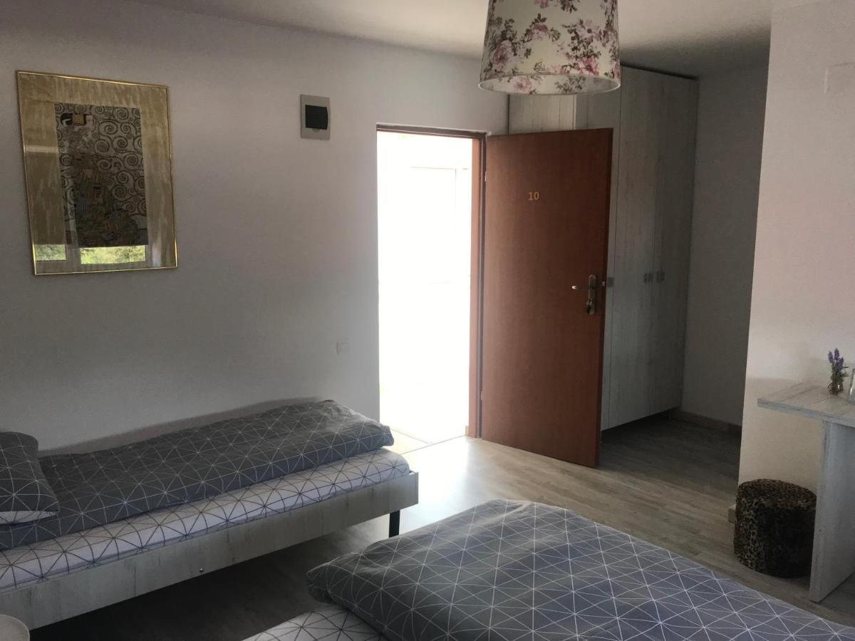 Gilău Casa Ryana Self Check-Inモーテル エクステリア 写真